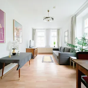 https://stilvolle-2-zimmer-wohnung-mit-kuche-tv-waschmaschine.bestleipzighotels.com
